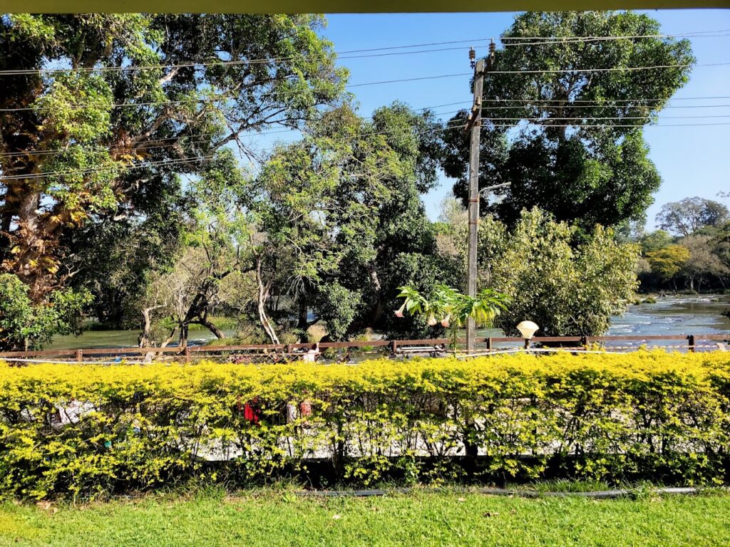 Garden & River view Dubare Inn